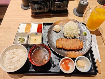 牛かつもと村 上野の森さくらテラス店